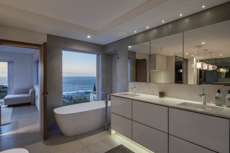 To Let 4 Bedroom Property for Rent in Llandudno Western Cape